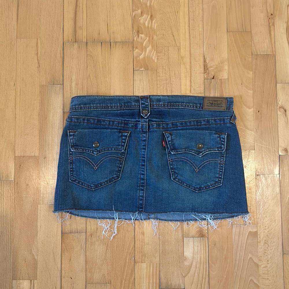 Levi’s Jean Skirt cute back pockets Womens 11